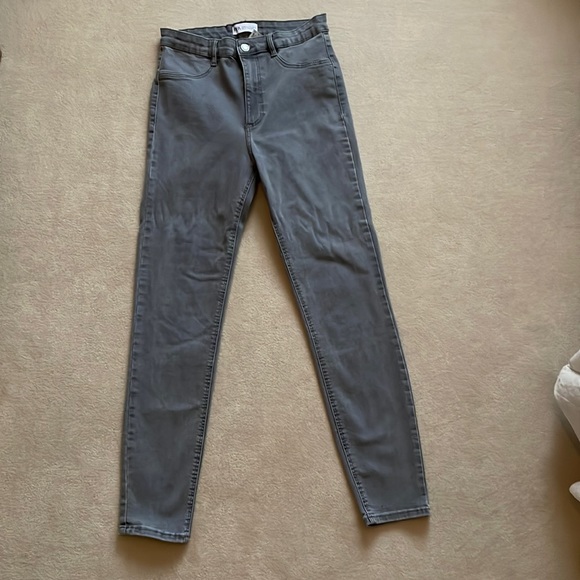 Zara Denim - Zara Gray Stretchy skinny Ankle Jeans in size 6